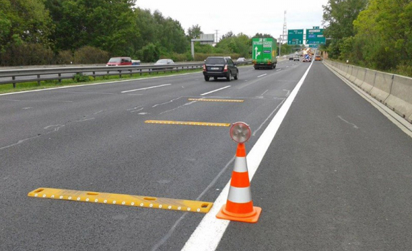 Správa silnic Středočeského kraje dostala pokutu za dělení zakázky na údržbu dopravního značení