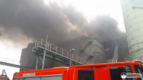 Po explozi v kolínské elektrárně došlo k požáru, škody jdou do desítek milionů korun