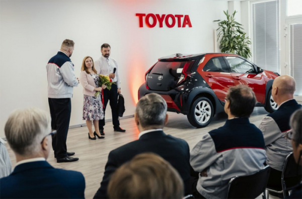 Z kolínské Toyoty odjel první zákazník svým novým Aygo X