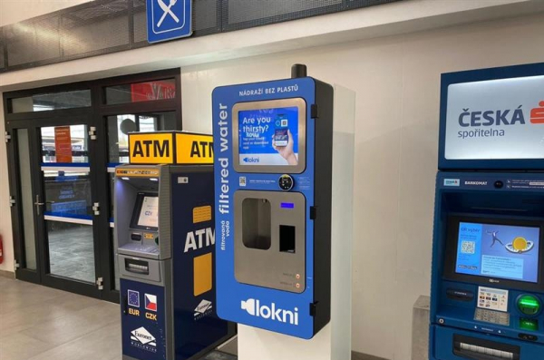 Na kolínském nádraží byl instalován automat na kvalitní filtrovanou vodu do vlastní lahve